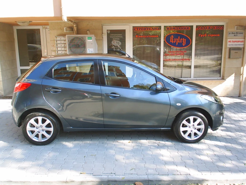 Mazda 2 1.3 16V 75k.c., снимка 3 - Автомобили и джипове - 47641184