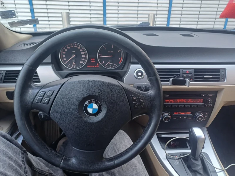 BMW 320 Е91, снимка 4 - Автомобили и джипове - 48949325