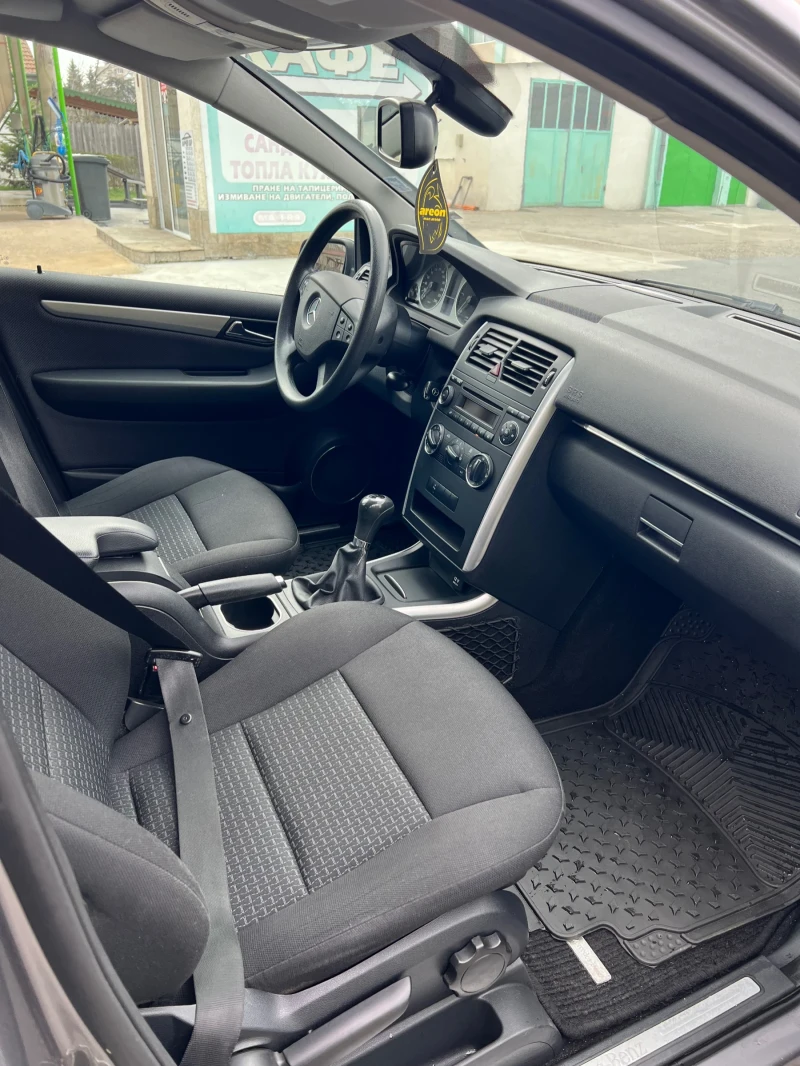 Mercedes-Benz C 180, снимка 6 - Автомобили и джипове - 52348834