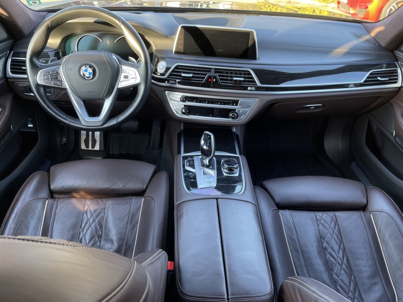 BMW 750 xDrive Седан, снимка 3 - Автомобили и джипове - 35939379
