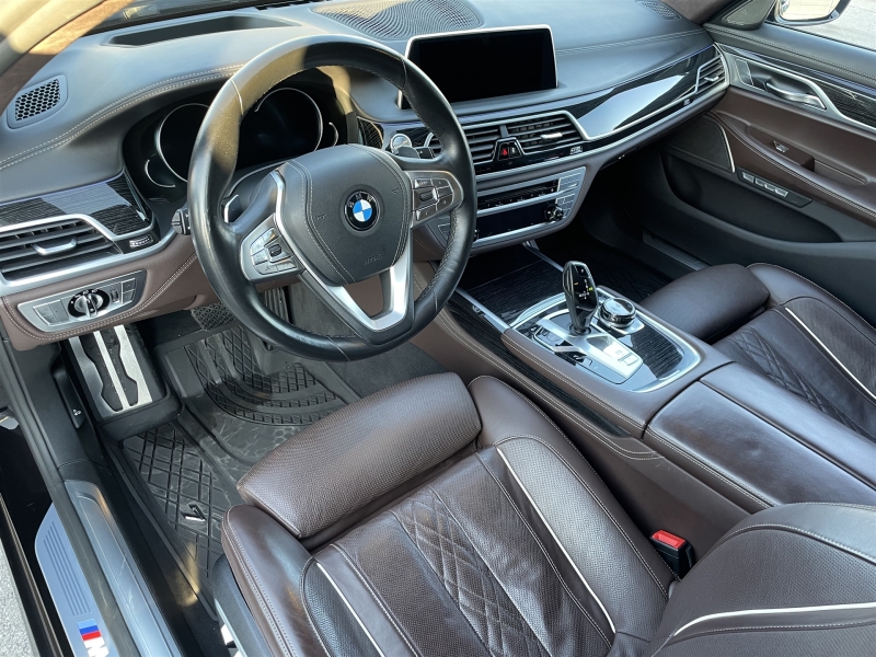 BMW 750 xDrive Седан, снимка 5 - Автомобили и джипове - 35939379