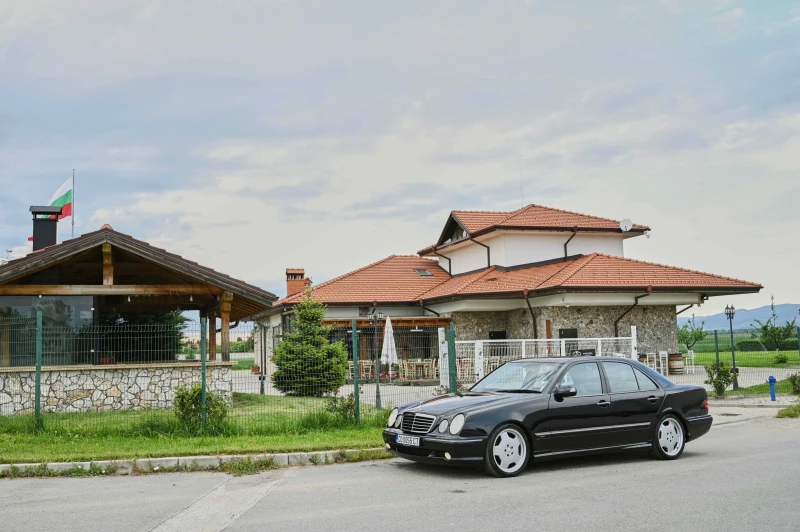 Mercedes-Benz E 55 AMG NAVI* Xenon* Обдух* Памет* FULL - 30000 лв. - 22906541 16