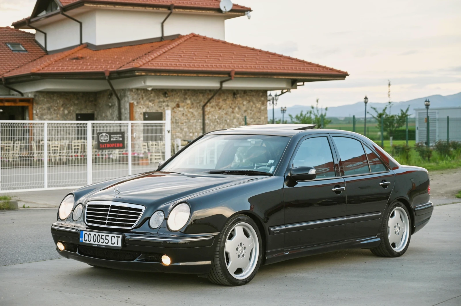 Mercedes-Benz E 55 AMG NAVI* Xenon* Обдух* Памет* FULL - изображение 2