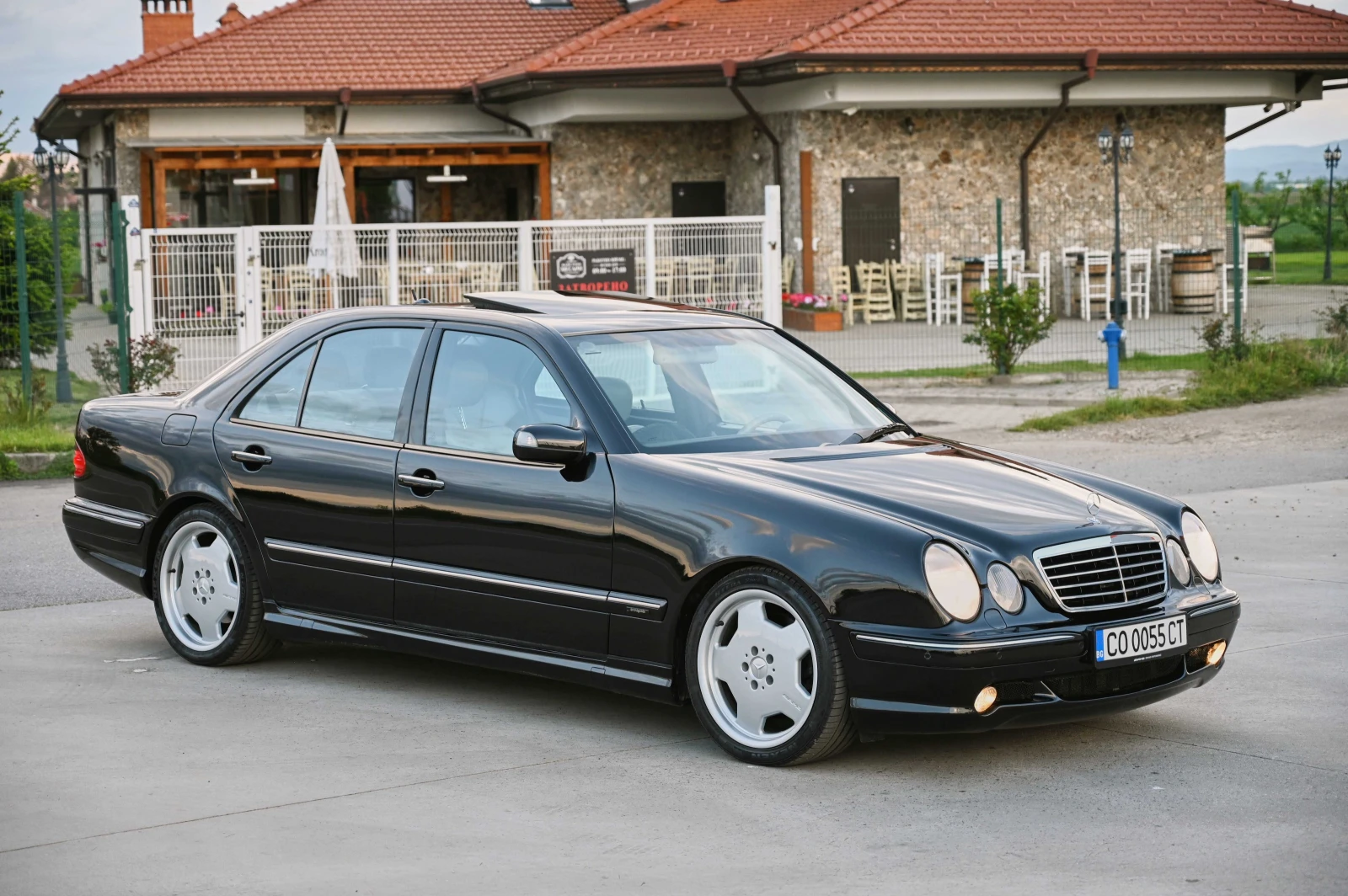 Mercedes-Benz E 55 AMG NAVI* Xenon* Обдух* Памет* FULL - изображение 3