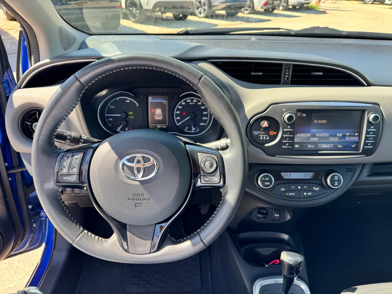 Toyota Yaris 1.5h 101к.с Гаранция FACE 95000км. - изображение 9