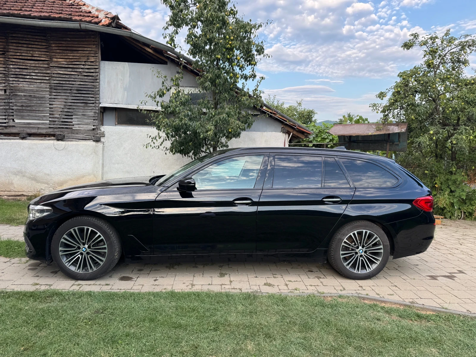 BMW 520, снимка 8 - Автомобили и джипове - 55354515