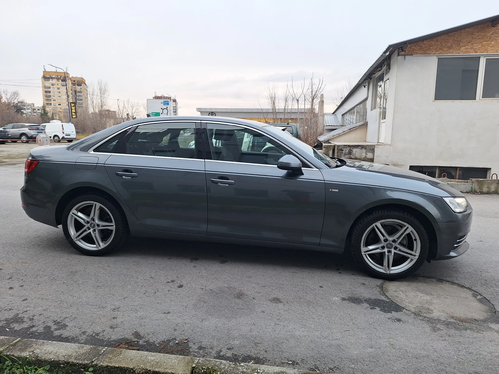 Audi A4 2.0d 150kc s-line - изображение 6