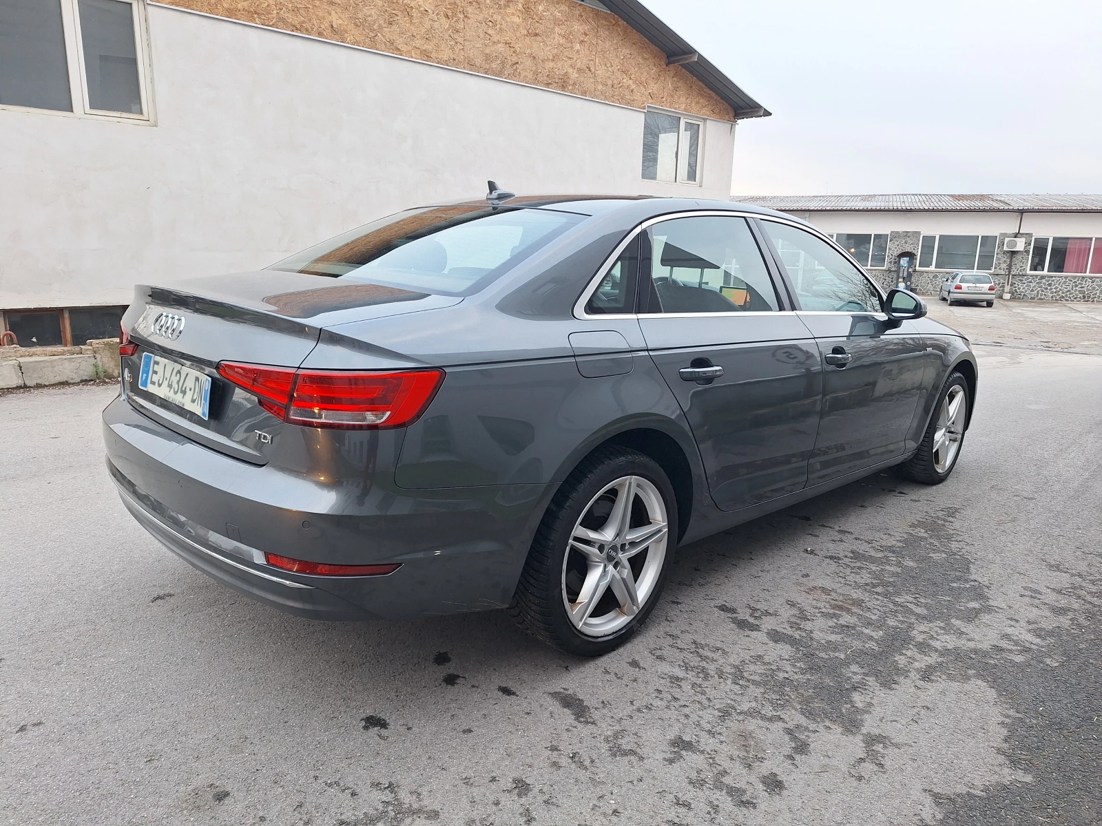 Audi A4 2.0d 150kc s-line - изображение 7