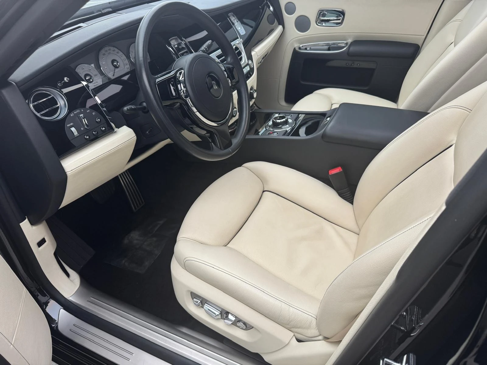 Rolls-Royce Ghost 6.6 V12 Twin-Turbo, снимка 4 - Автомобили и джипове - 53809875