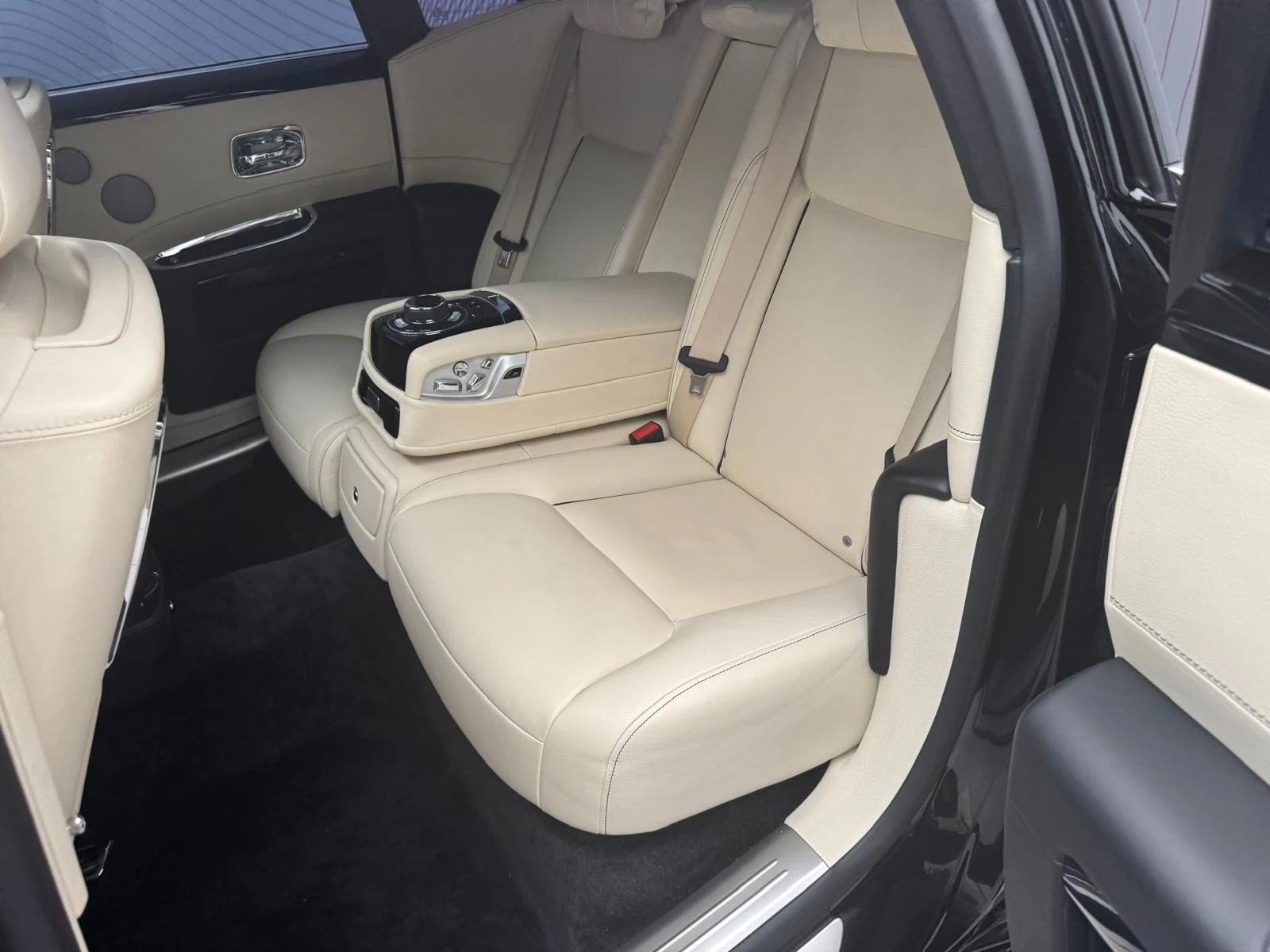 Rolls-Royce Ghost 6.6 V12 Twin-Turbo, снимка 6 - Автомобили и джипове - 53809875