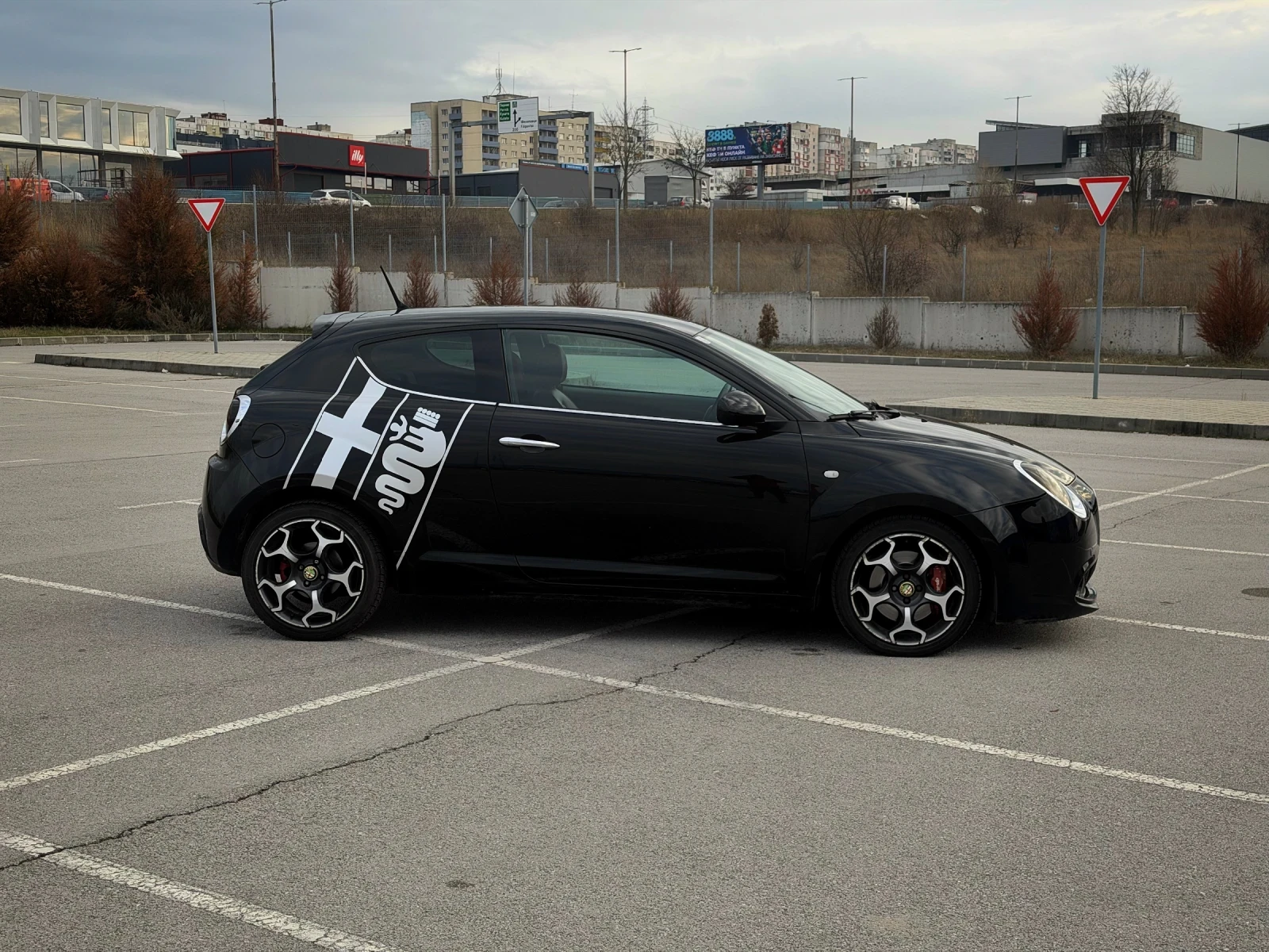 Alfa Romeo MiTo 1.4T 155к.c. / Кожа / QV / BOSE, снимка 3 - Автомобили и джипове - 54986196
