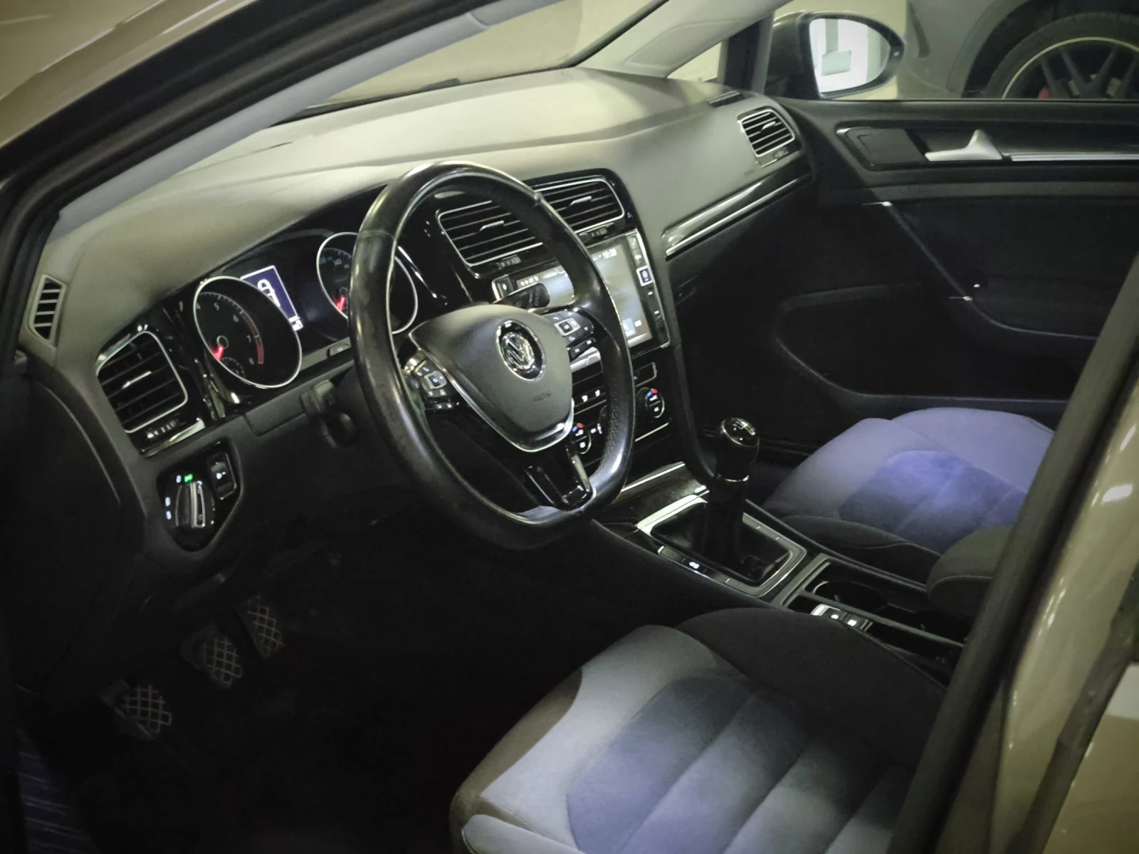 VW Golf 1.4, снимка 5 - Автомобили и джипове - 55494279