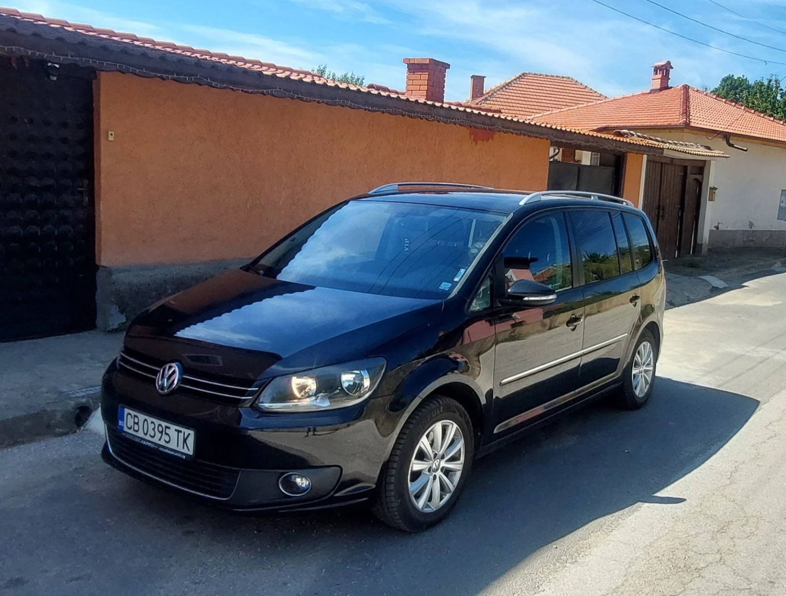 VW Touran Tsi ecofuel  фабричен Метан, снимка 2 - Автомобили и джипове - 56718928
