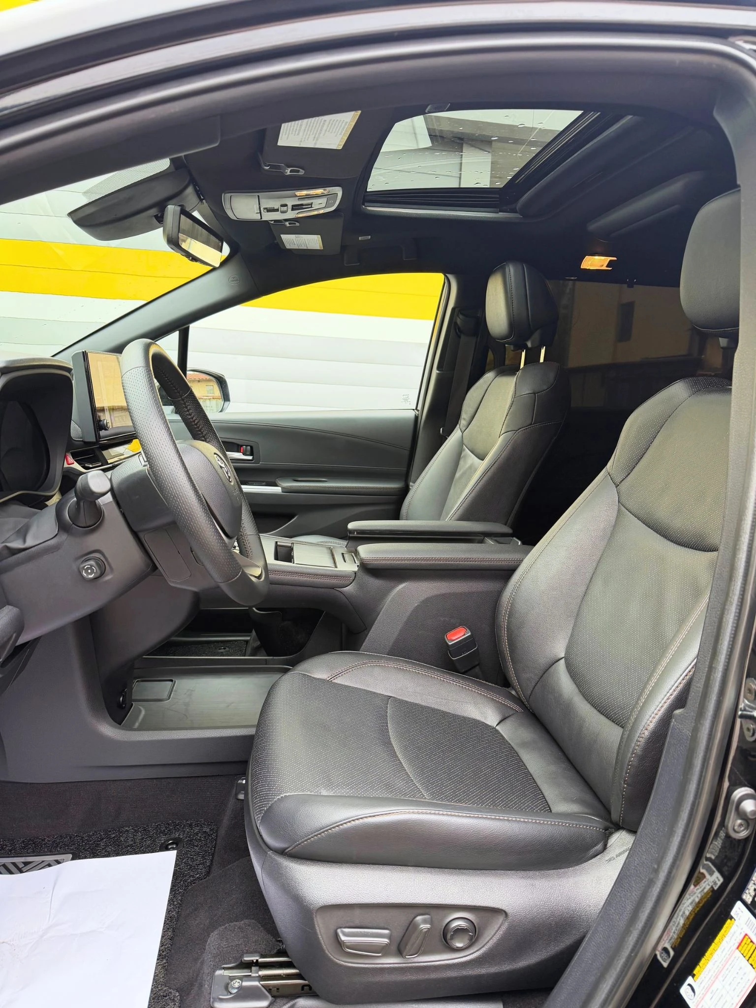 Toyota Sienna Limited, снимка 8 - Автомобили и джипове - 56735966
