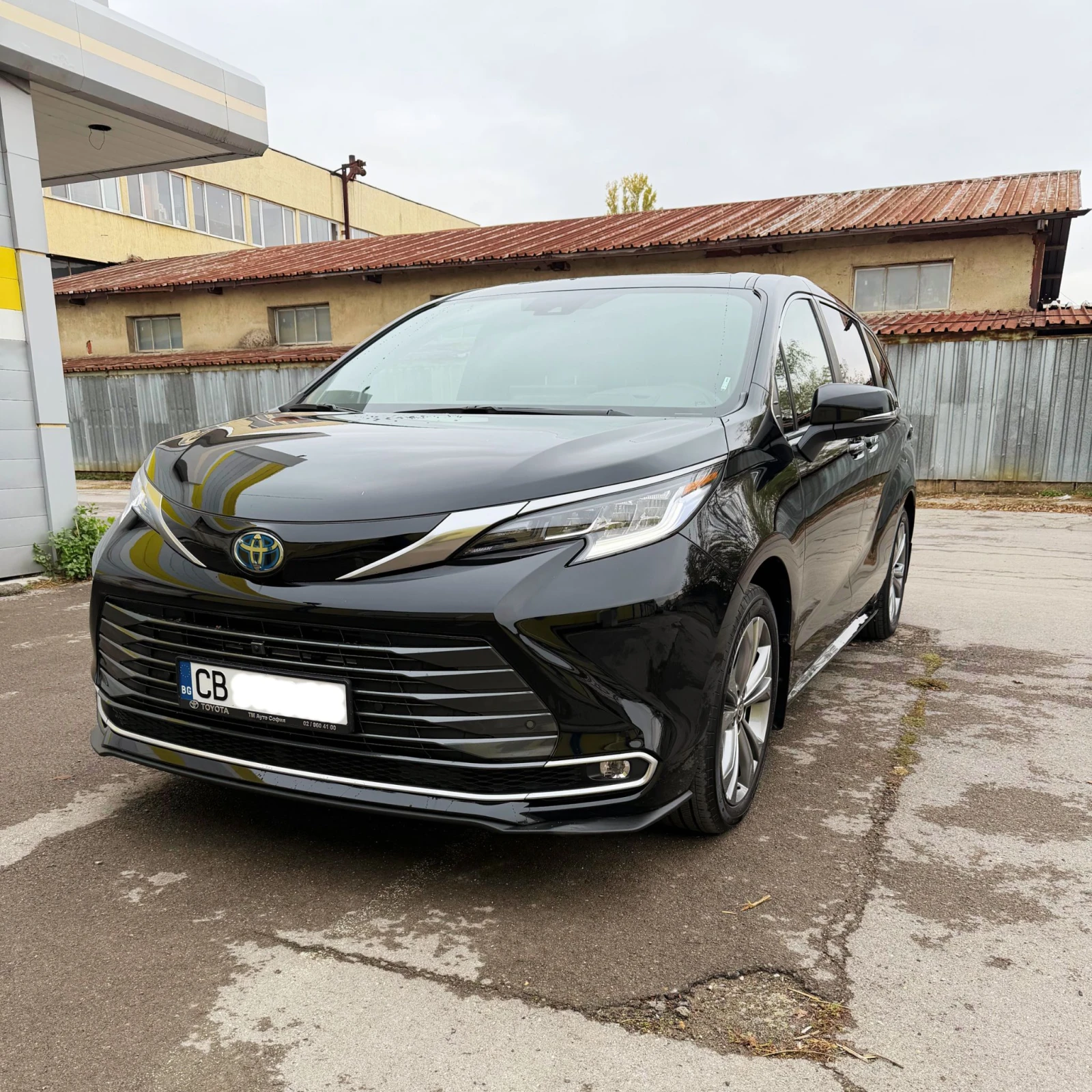Toyota Sienna Limited, снимка 2 - Автомобили и джипове - 56735966