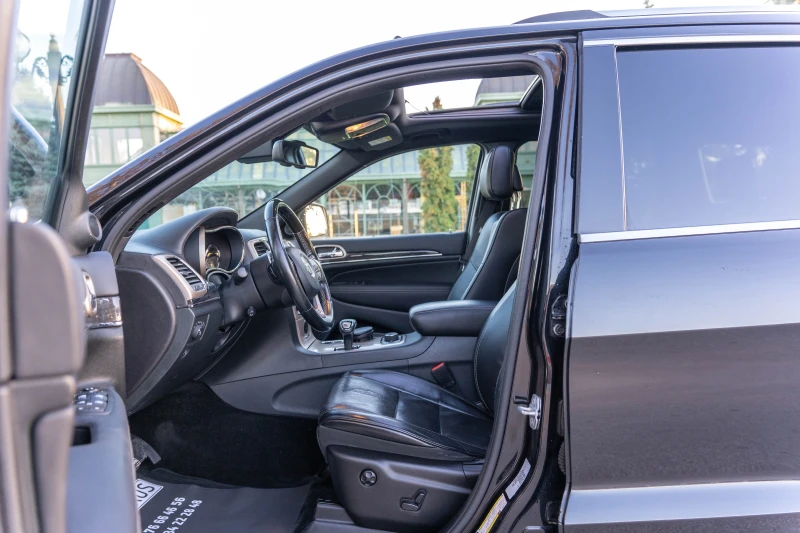 Jeep Grand cherokee 3. 0 CRDI 250 к. с. Overland , снимка 8 - Автомобили и джипове - 47841534