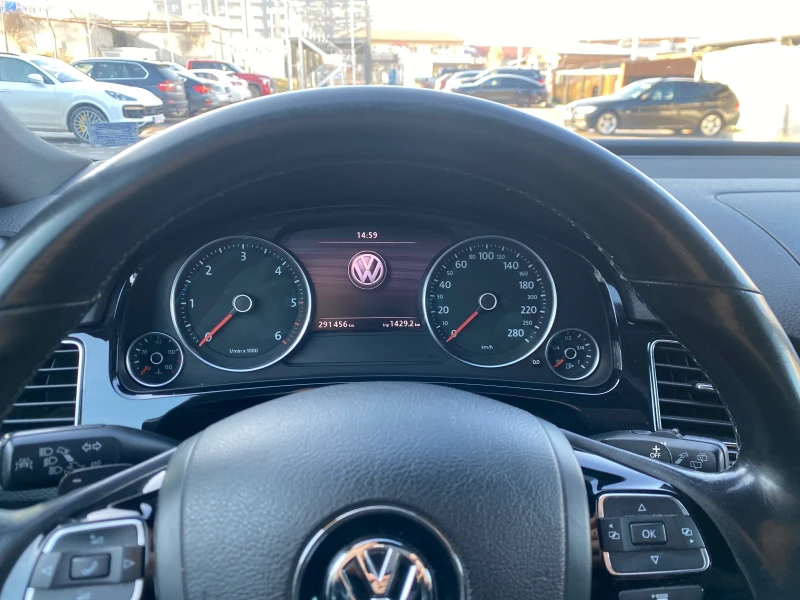 VW Touareg, снимка 12 - Автомобили и джипове - 49255981