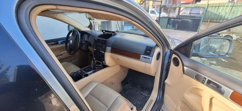 VW Touareg 3.0D регистриран, снимка 7 - Автомобили и джипове - 49246487