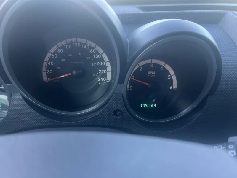 Dodge Nitro, снимка 10 - Автомобили и джипове - 52485529