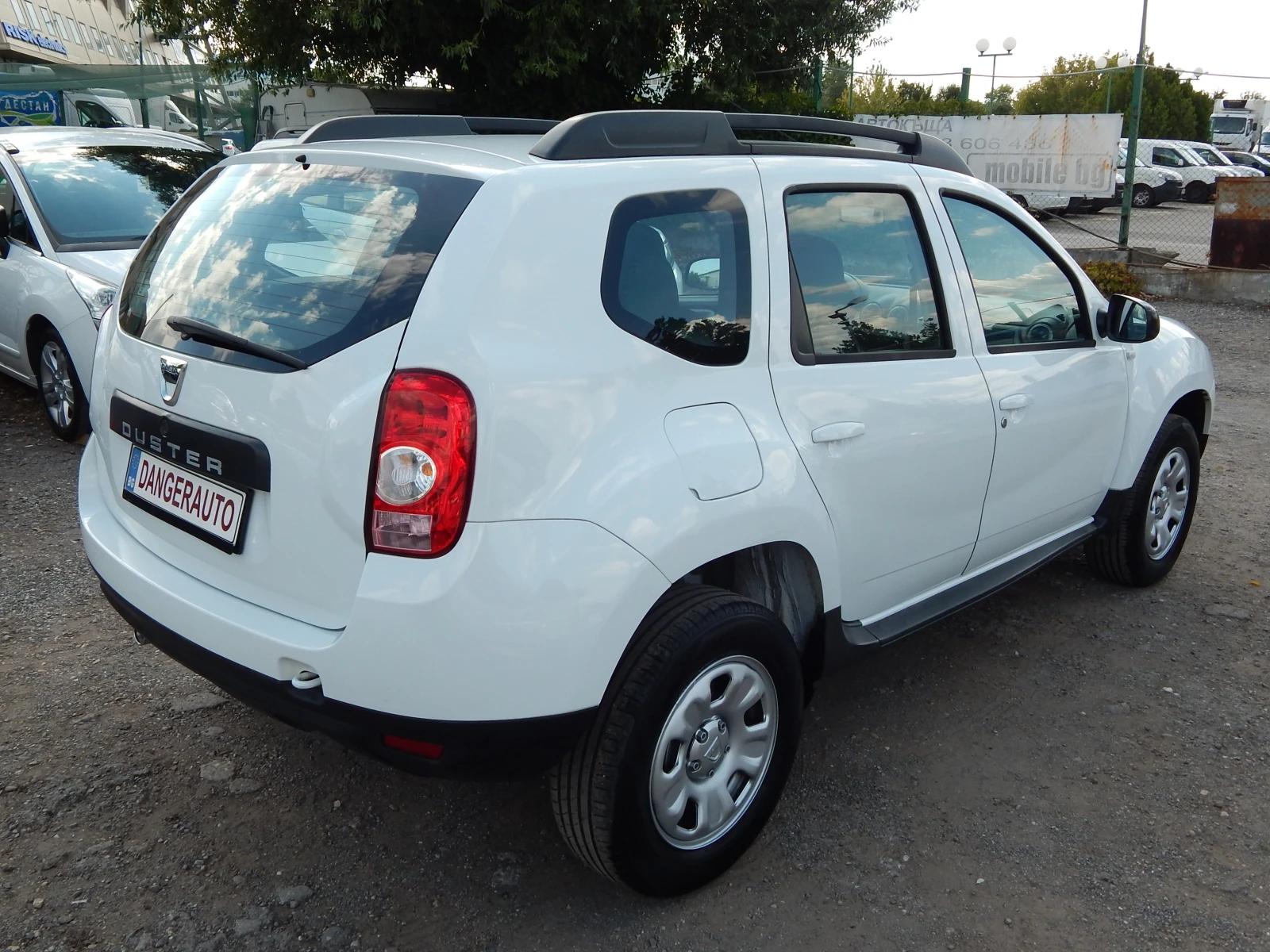 Dacia Duster 1.6i* 105k.c.* ГАЗ.ИНЖЕКЦИОН* ОТЛИЧНА*  - изображение 4