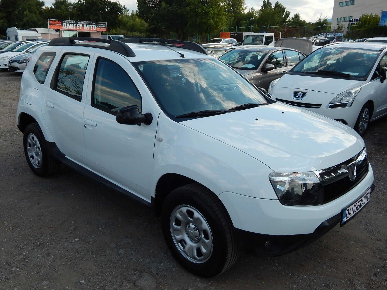 Dacia Duster 1.6i* 105k.c.* ГАЗ.ИНЖЕКЦИОН* ОТЛИЧНА*  - изображение 3
