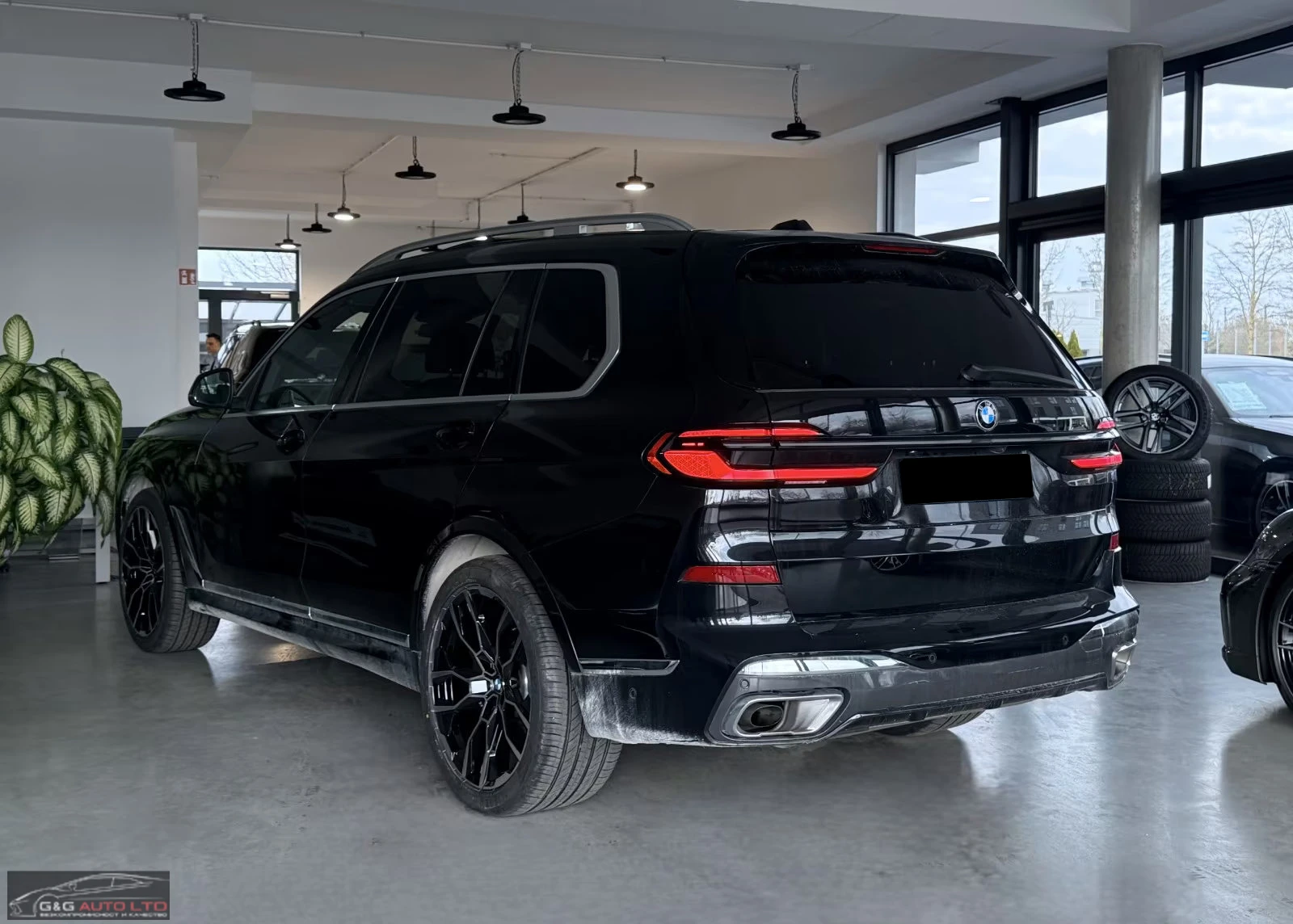 BMW X7 xDrive40d/352HP/M-SPORT/MASSAGE/PANO/360/HUD/529q, снимка 3 - Автомобили и джипове - 55403574