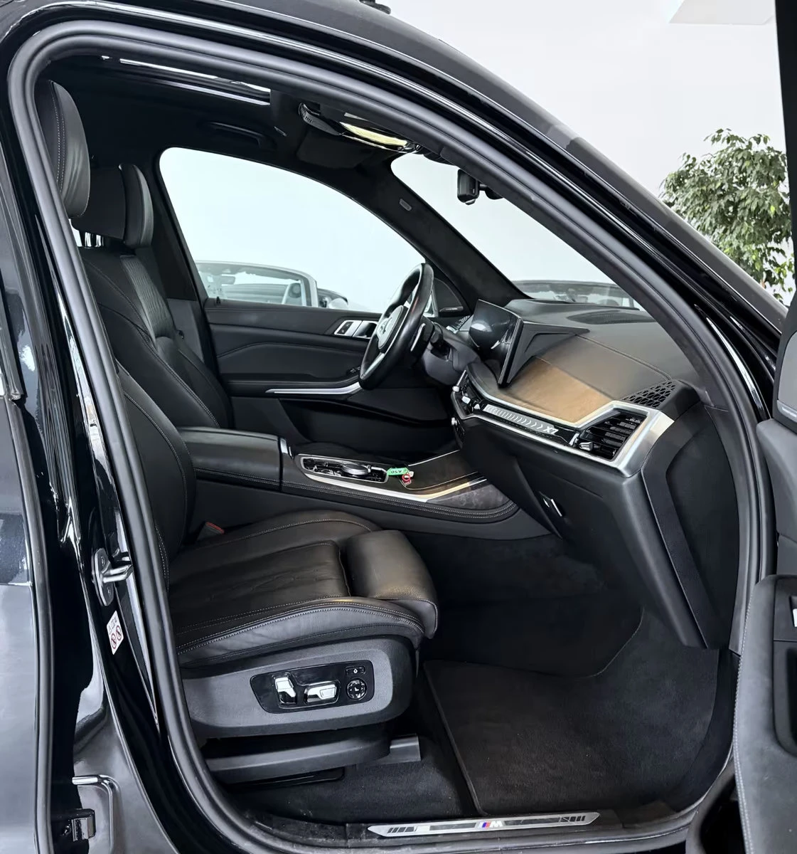 BMW X7 xDrive40d/352HP/M-SPORT/MASSAGE/PANO/360/HUD/529q, снимка 12 - Автомобили и джипове - 55403574