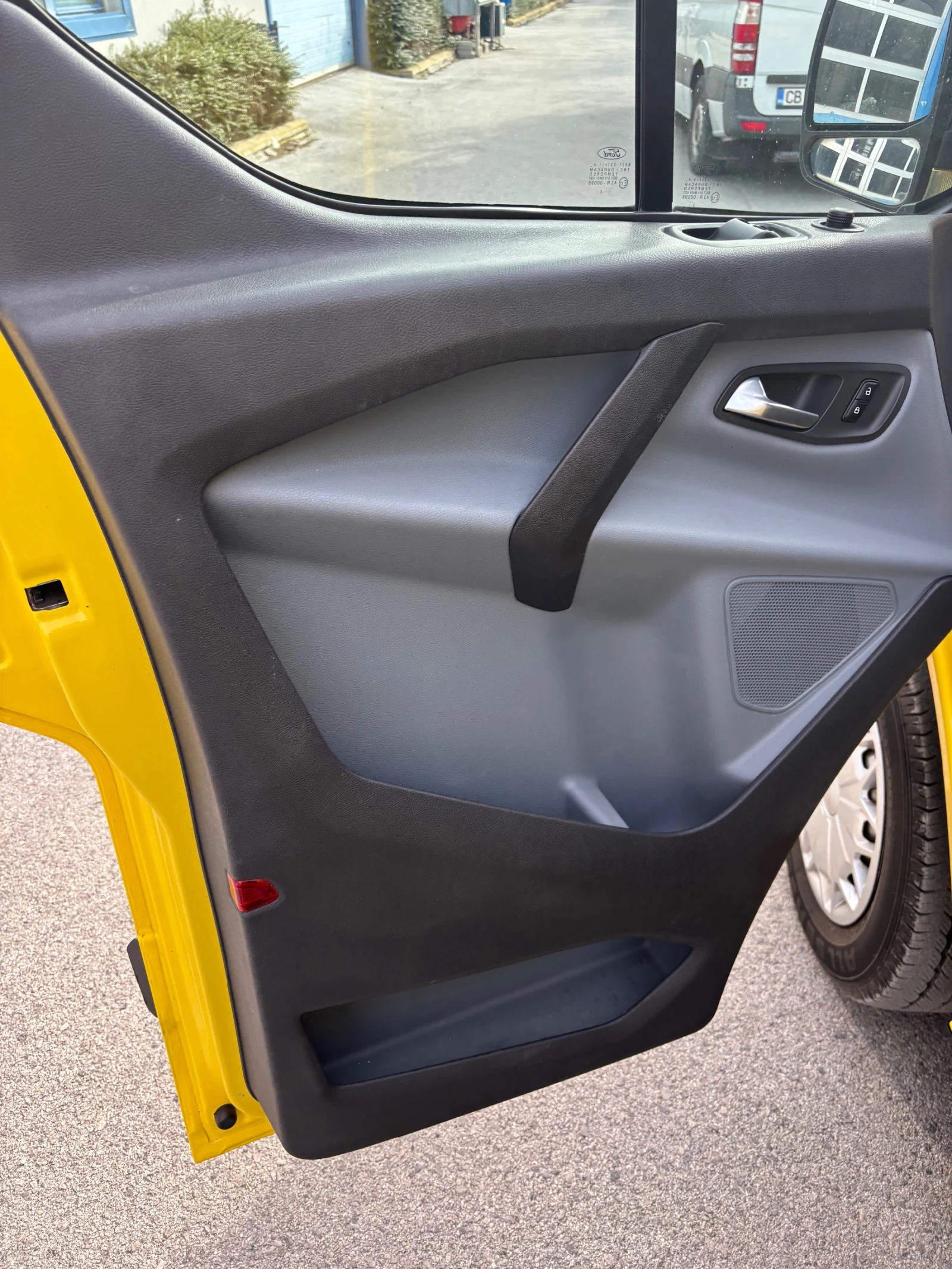 Ford Transit 2.2 - изображение 9