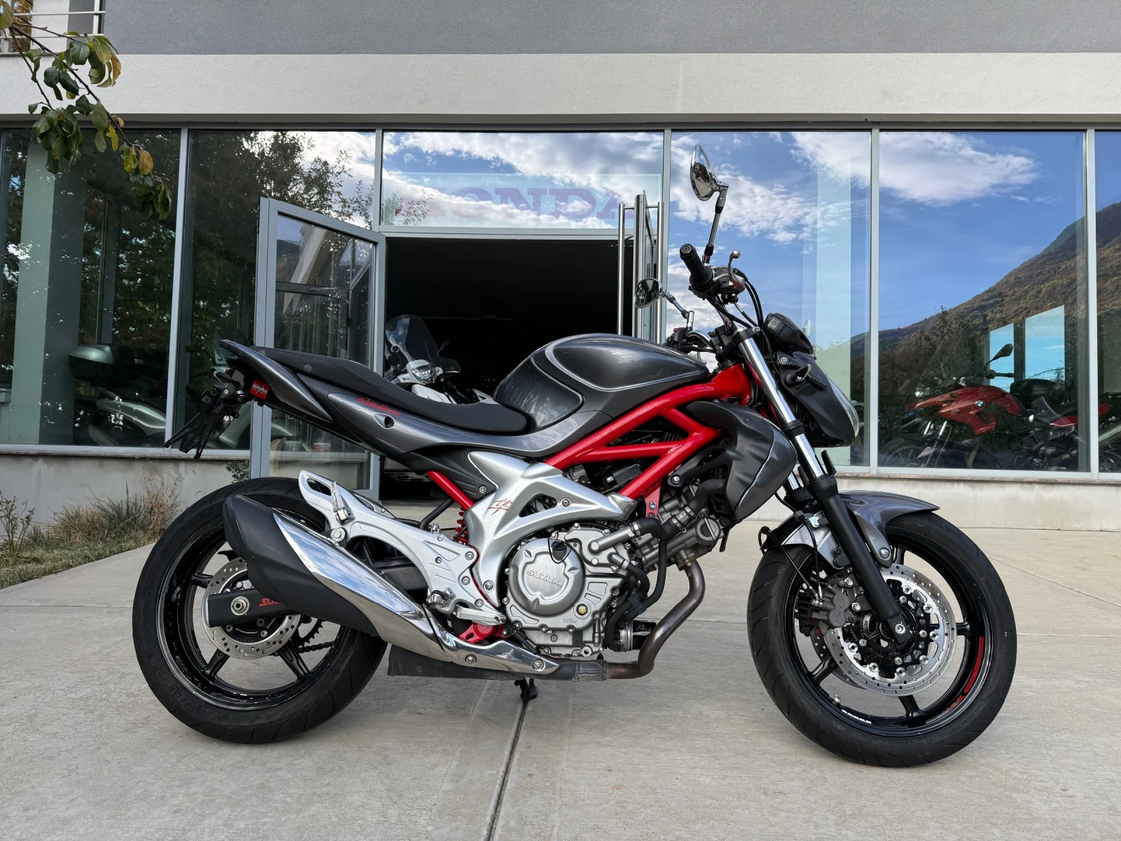 Suzuki Gladius 2010 