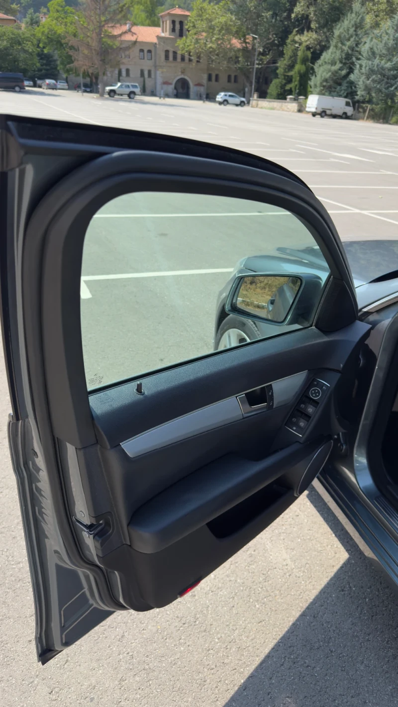 Mercedes-Benz C 220, снимка 10 - Автомобили и джипове - 51598991