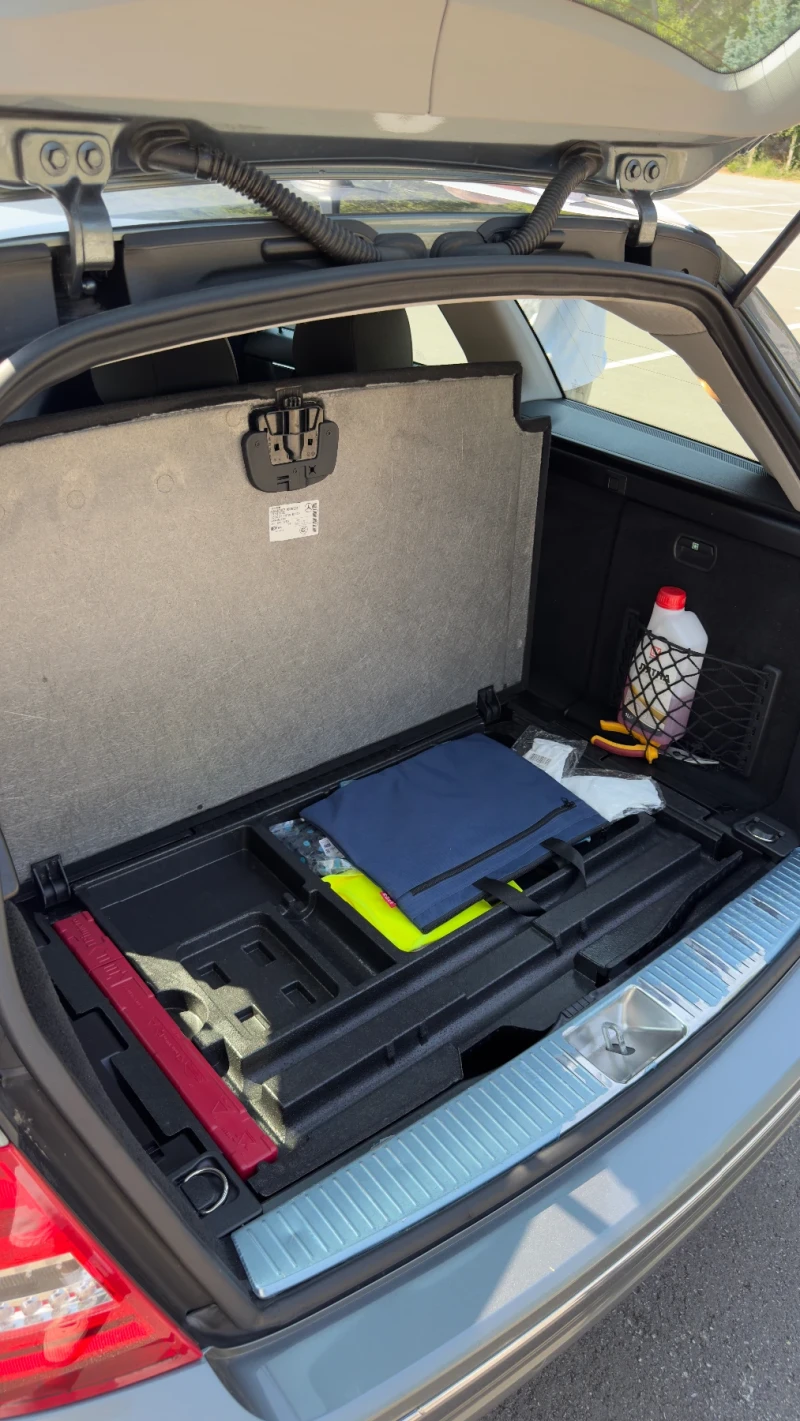 Mercedes-Benz C 220, снимка 8 - Автомобили и джипове - 51598991