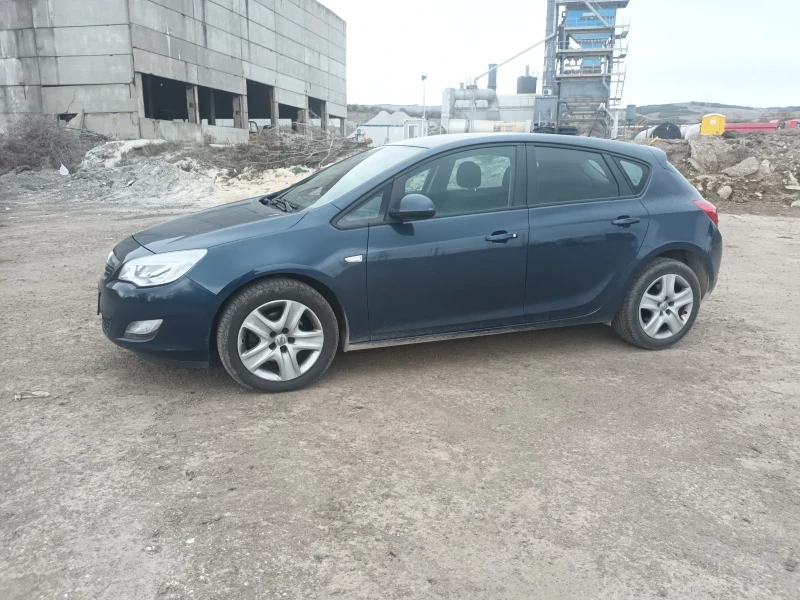 Opel Astra 1.7, снимка 2 - Автомобили и джипове - 52856153