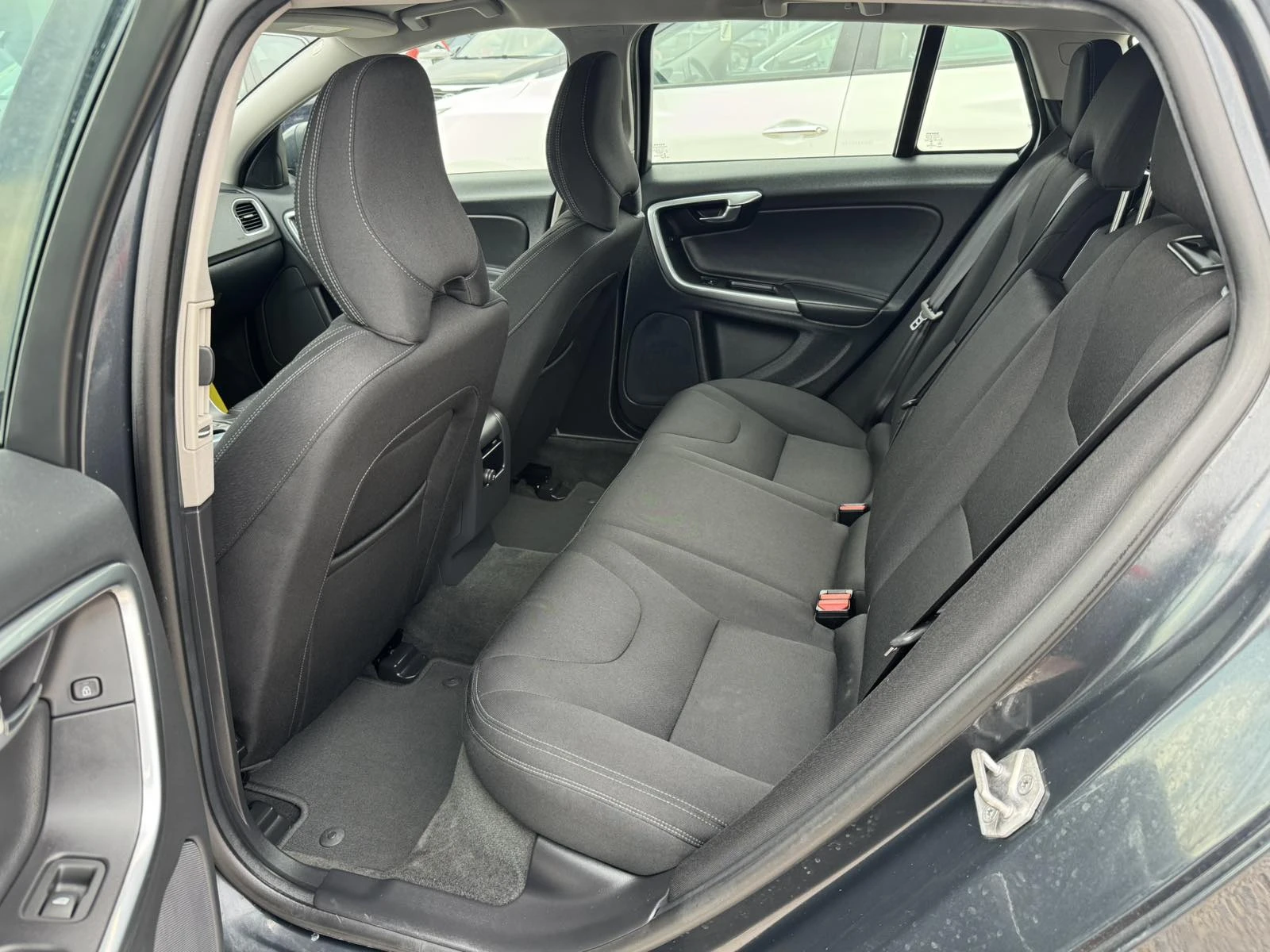Volvo V60 2, 0d - изображение 7
