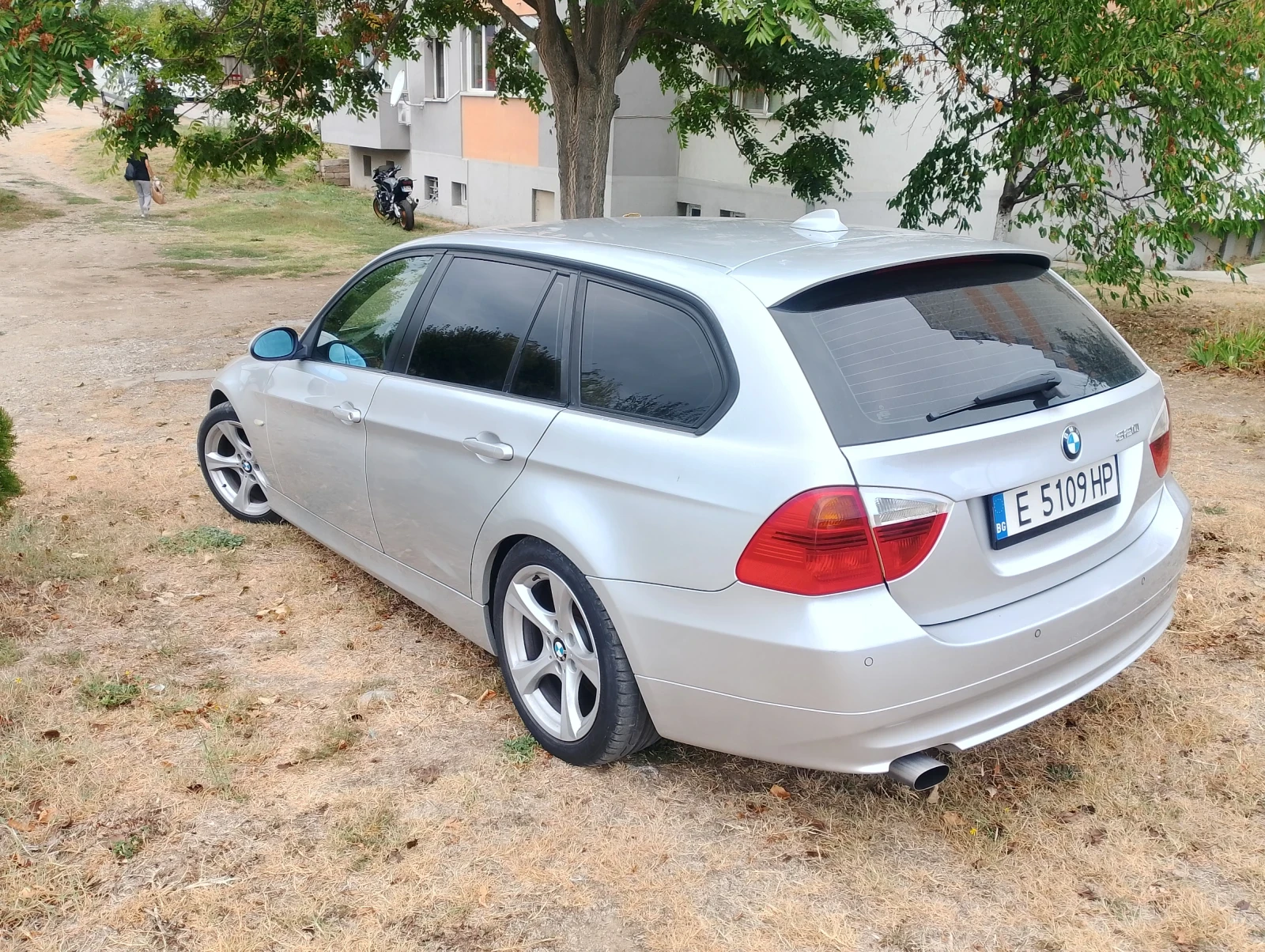 BMW 320 320d - изображение 3