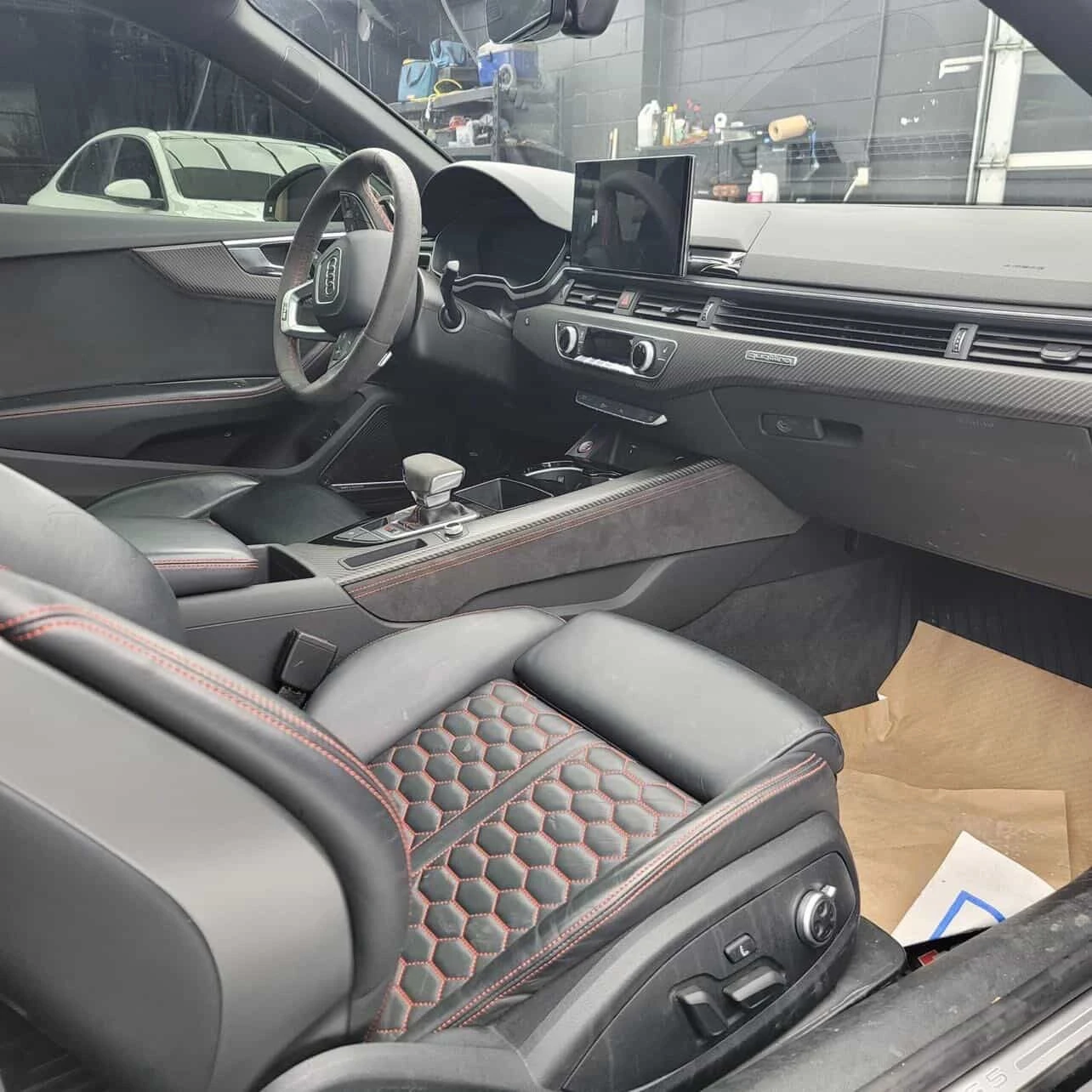 Audi Rs5 ALL BLACK / BANG & OLUFSEN / ALCANTARA, снимка 7 - Автомобили и джипове - 53990213