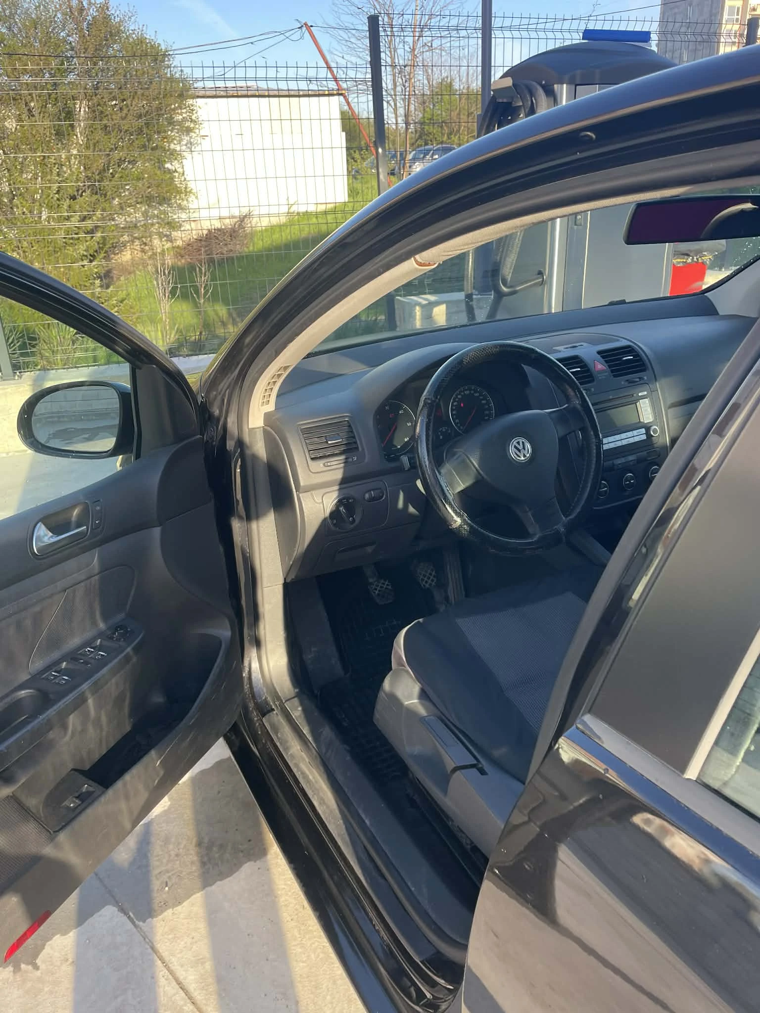 VW Golf 5, снимка 2 - Автомобили и джипове - 54371619