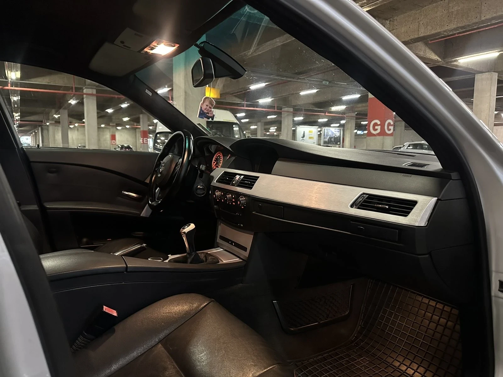 BMW 530 M Pack, снимка 12 - Автомобили и джипове - 54712514