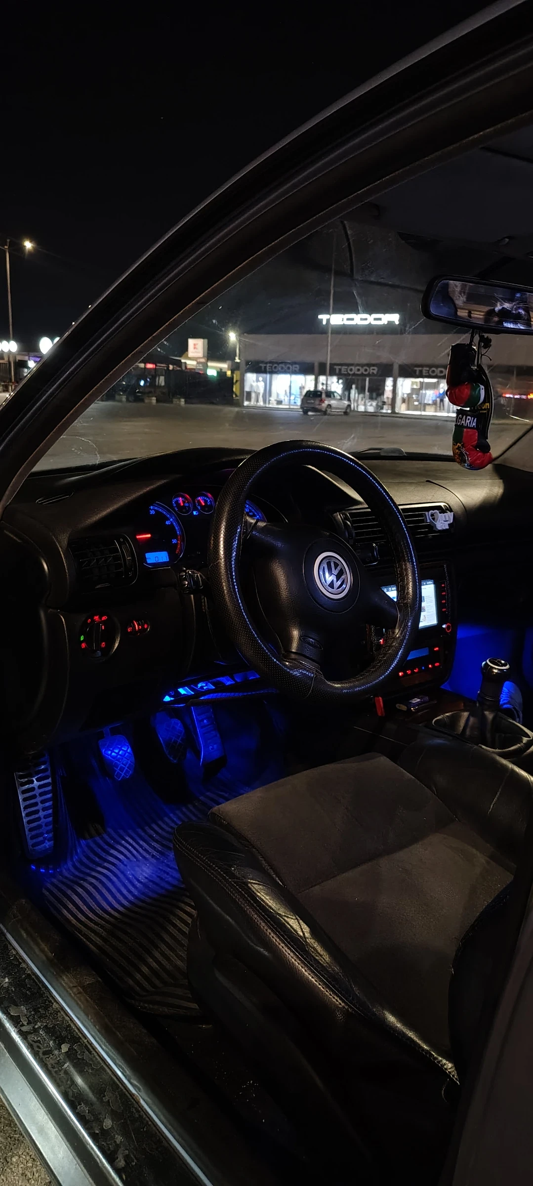 VW Passat 1.9 TDI, снимка 7 - Автомобили и джипове - 55074094