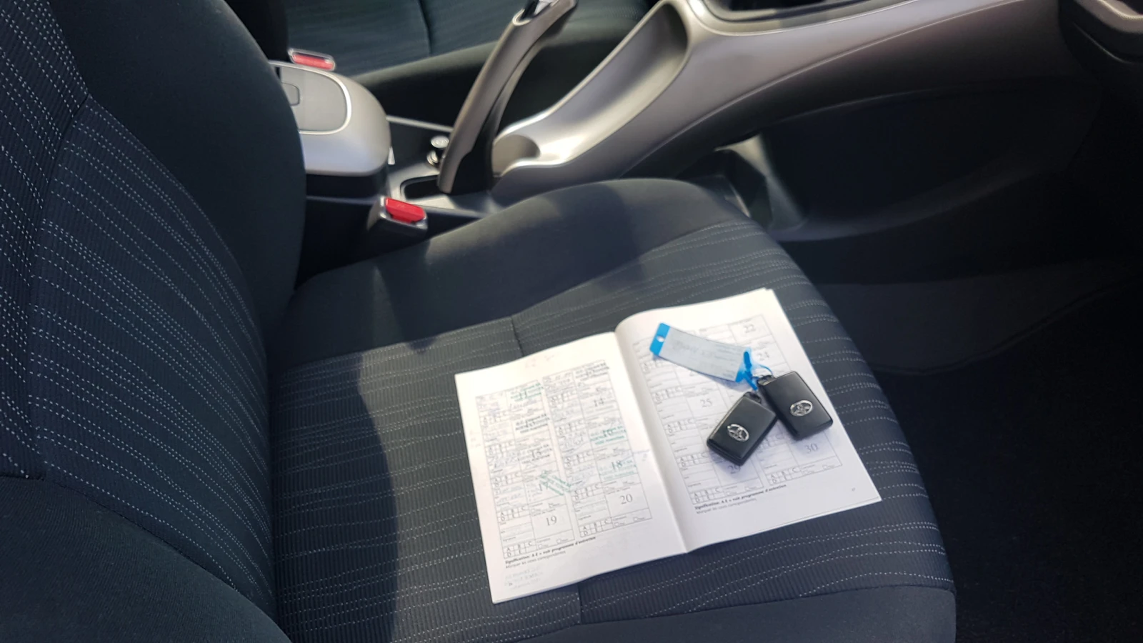 Toyota Auris 1.8i KELES GO, снимка 13 - Автомобили и джипове - 55129978