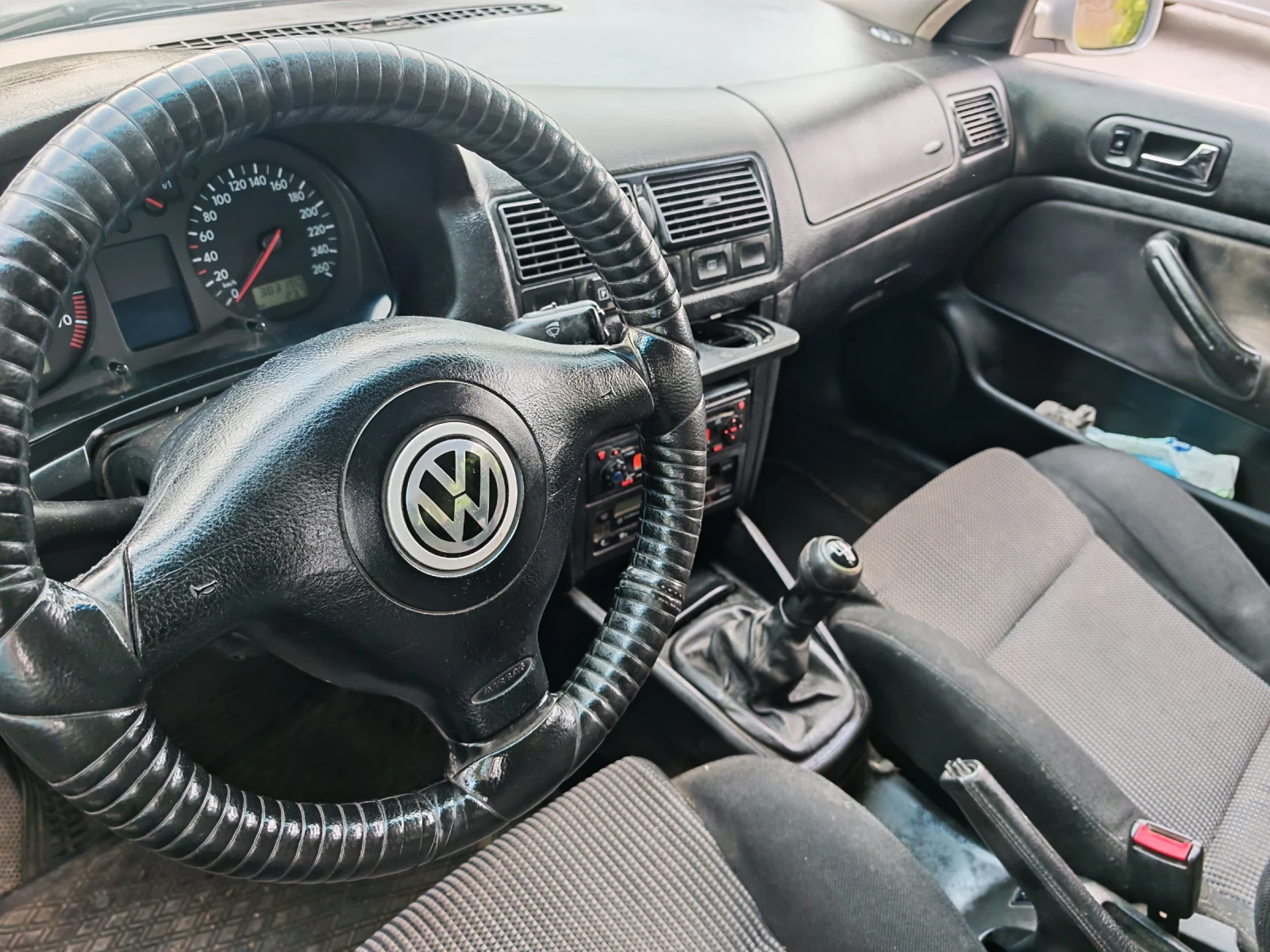 VW Golf 1.6, снимка 5 - Автомобили и джипове - 55138125