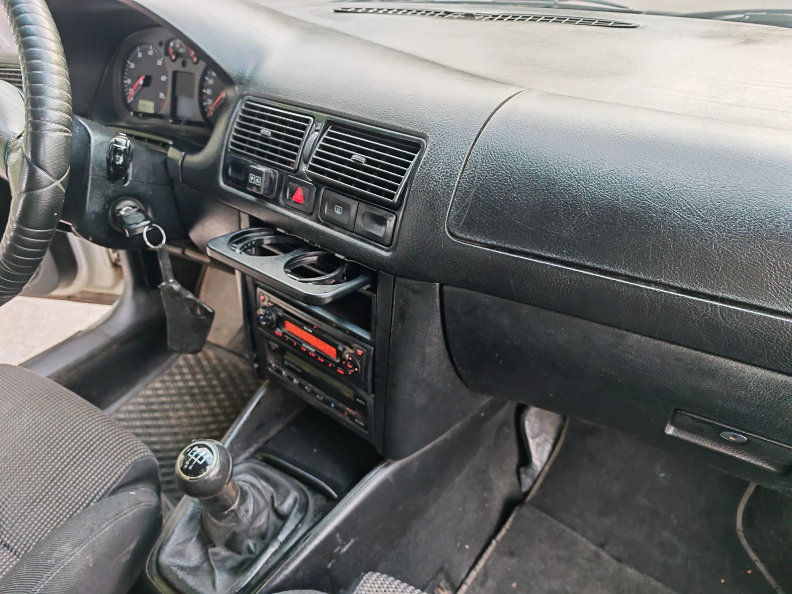 VW Golf 1.6, снимка 7 - Автомобили и джипове - 55138125