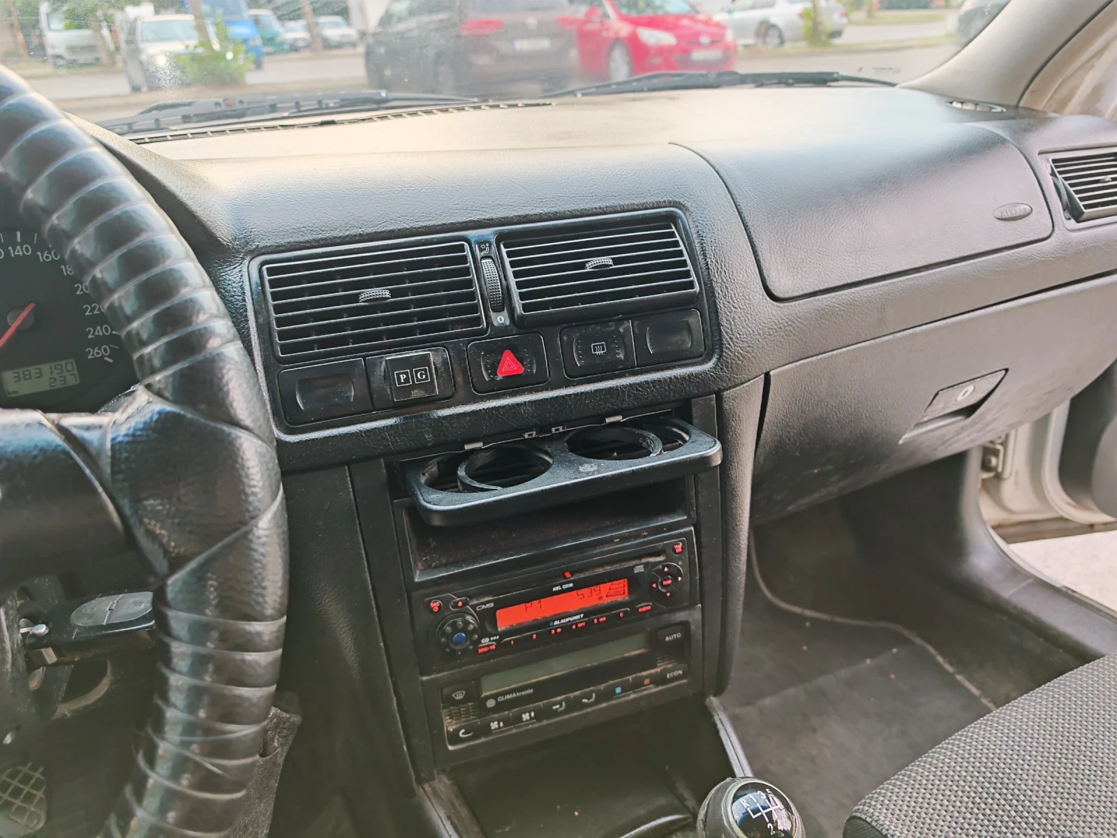 VW Golf 1.6, снимка 6 - Автомобили и джипове - 55138125