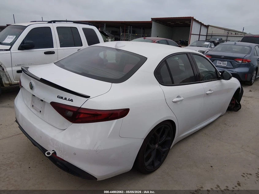 Alfa Romeo Giulia 2.0l Sport Rwd, снимка 4 - Автомобили и джипове - 55586718