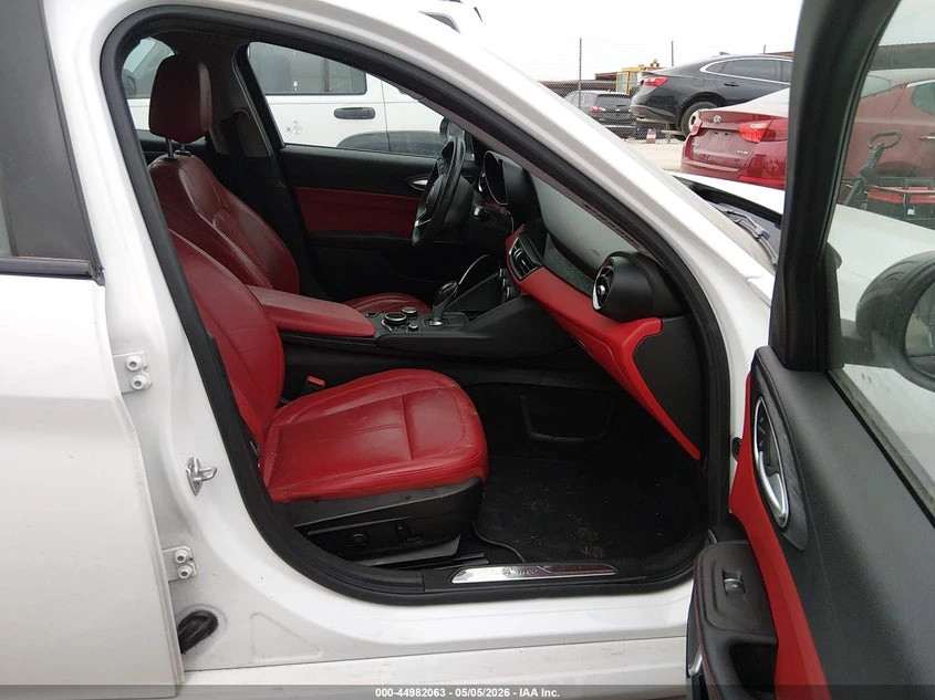 Alfa Romeo Giulia 2.0l Sport Rwd, снимка 5 - Автомобили и джипове - 55586718
