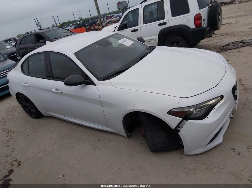 Alfa Romeo Giulia 2.0l Sport Rwd, снимка 13 - Автомобили и джипове - 55586718