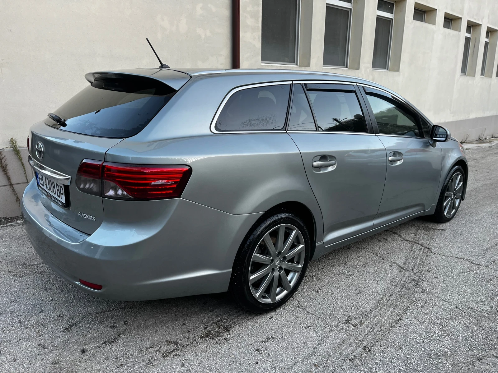 Toyota Avensis 2.2d-4d 150к.с., снимка 3 - Автомобили и джипове - 56728483