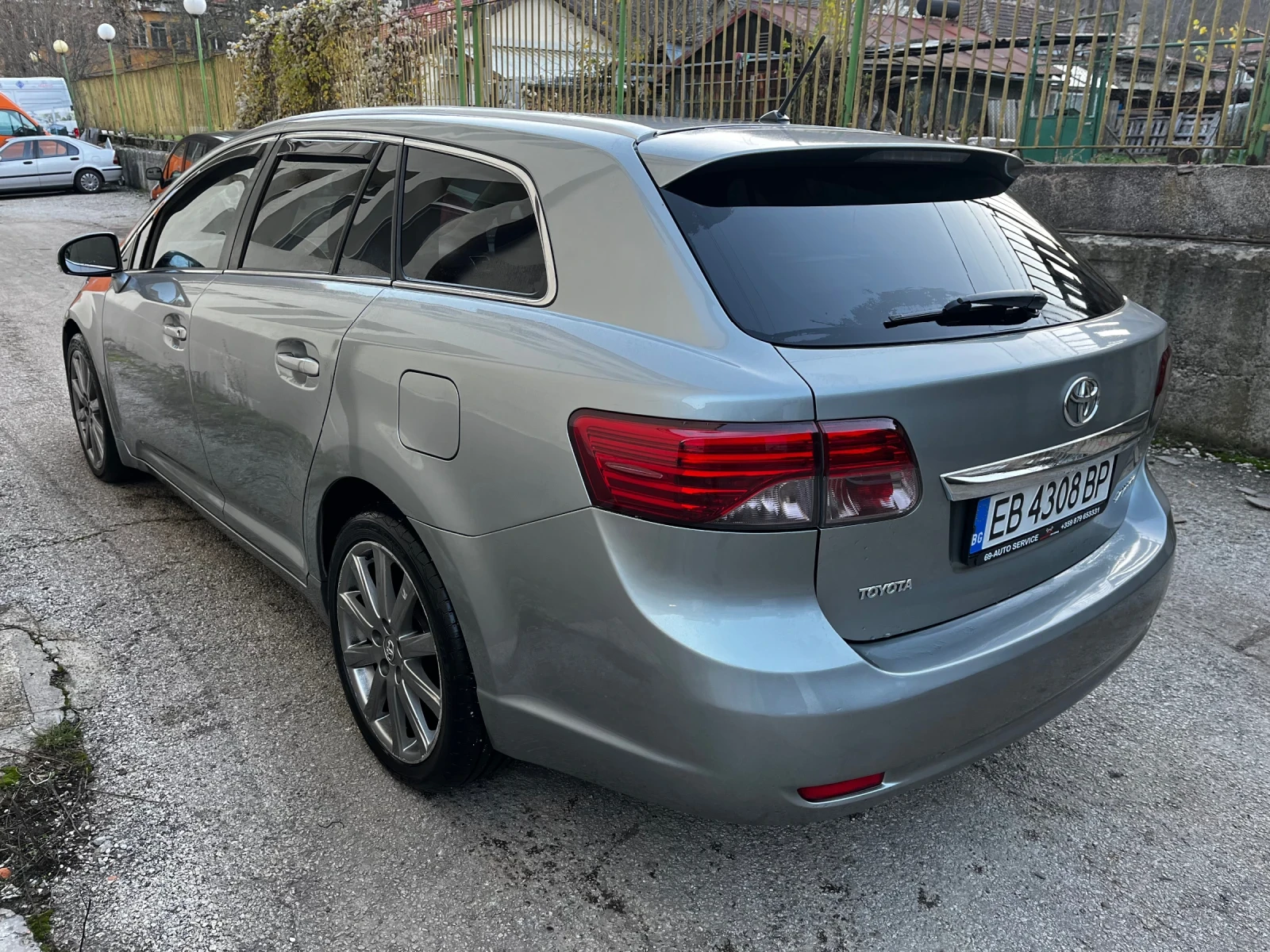 Toyota Avensis 2.2d-4d 150к.с., снимка 4 - Автомобили и джипове - 56728483