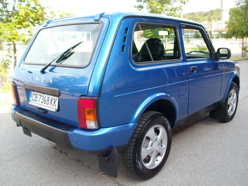 Lada Niva 1.7i 33 000 km UrBaN !!!  KATO NOVA !!!, снимка 5 - Автомобили и джипове - 46571379