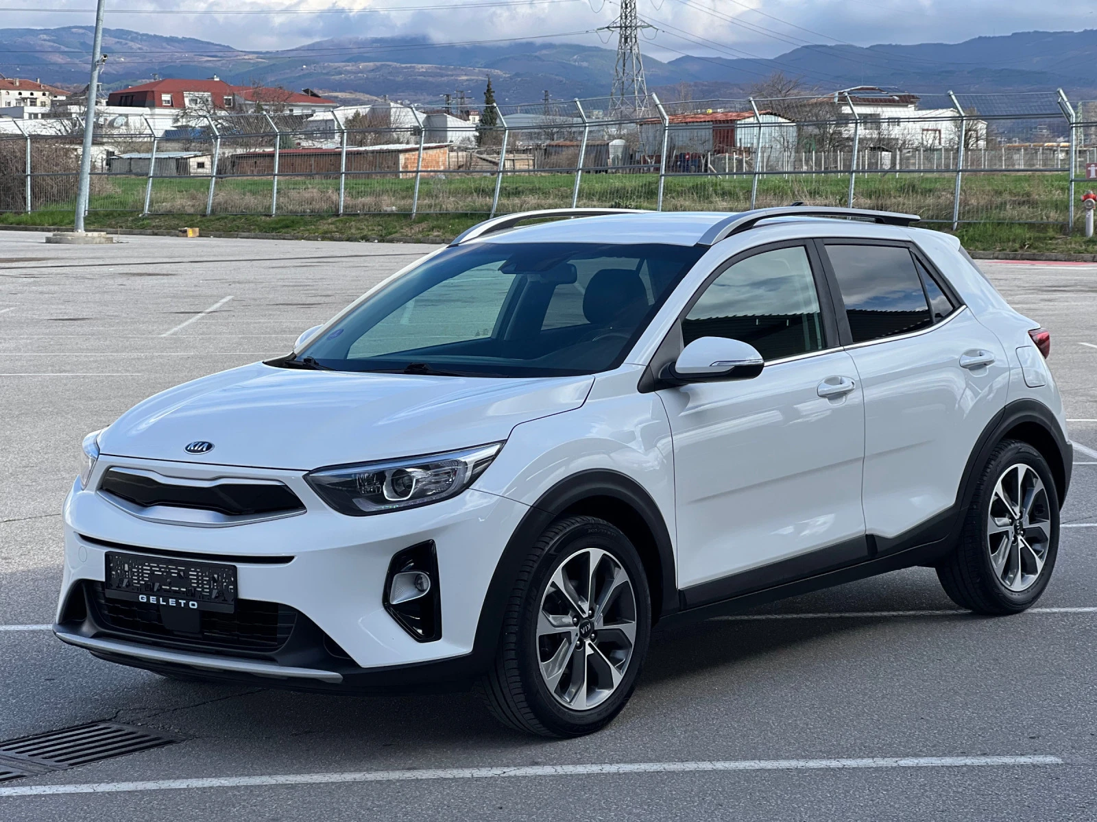 Kia Stonic 1.4i/full/камера/нави/кожа - изображение 2