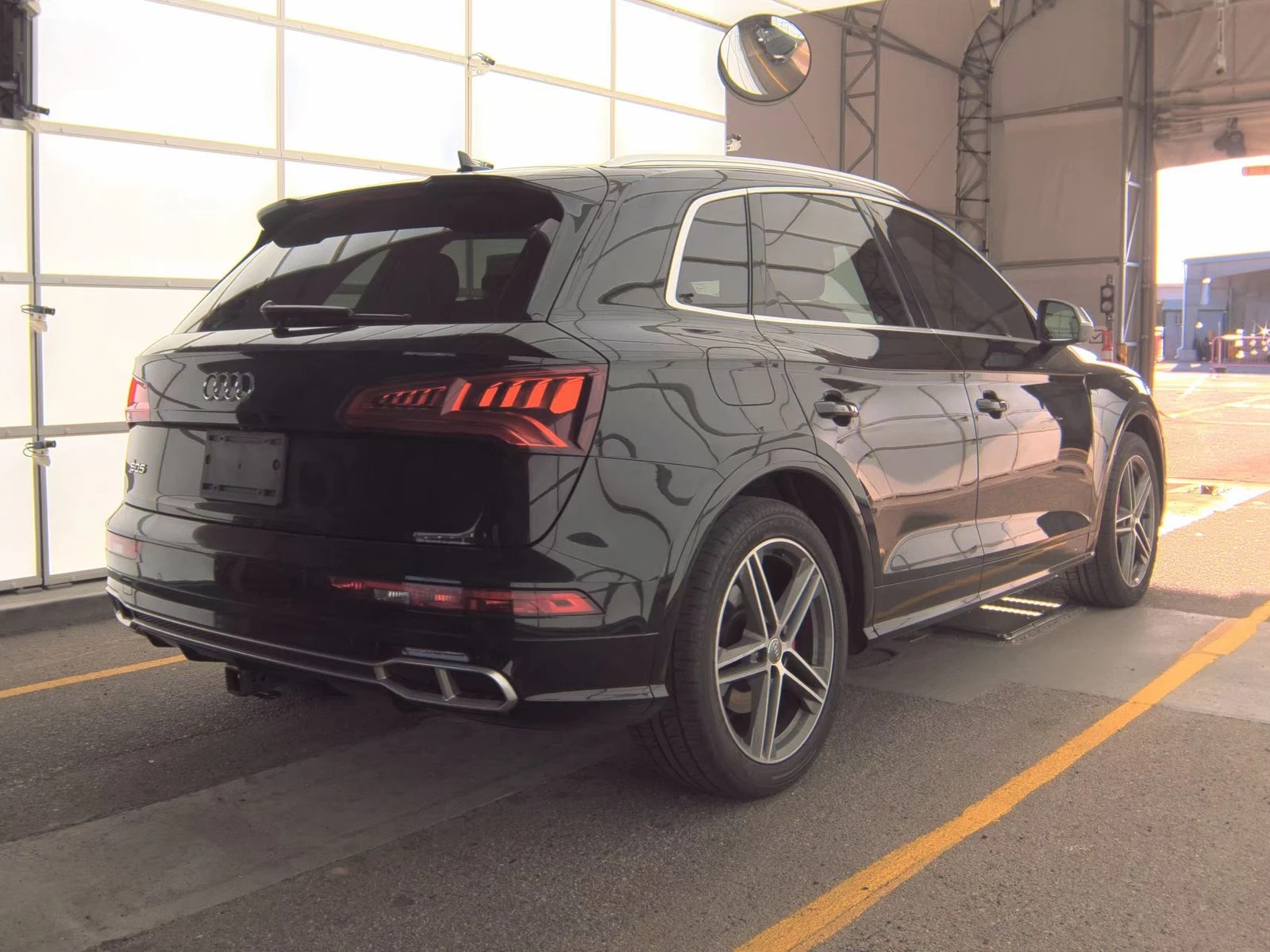 Audi SQ5 PRESTIGE Matrix* Обдух* B&O* Въздух* 360* Пано*  - изображение 4